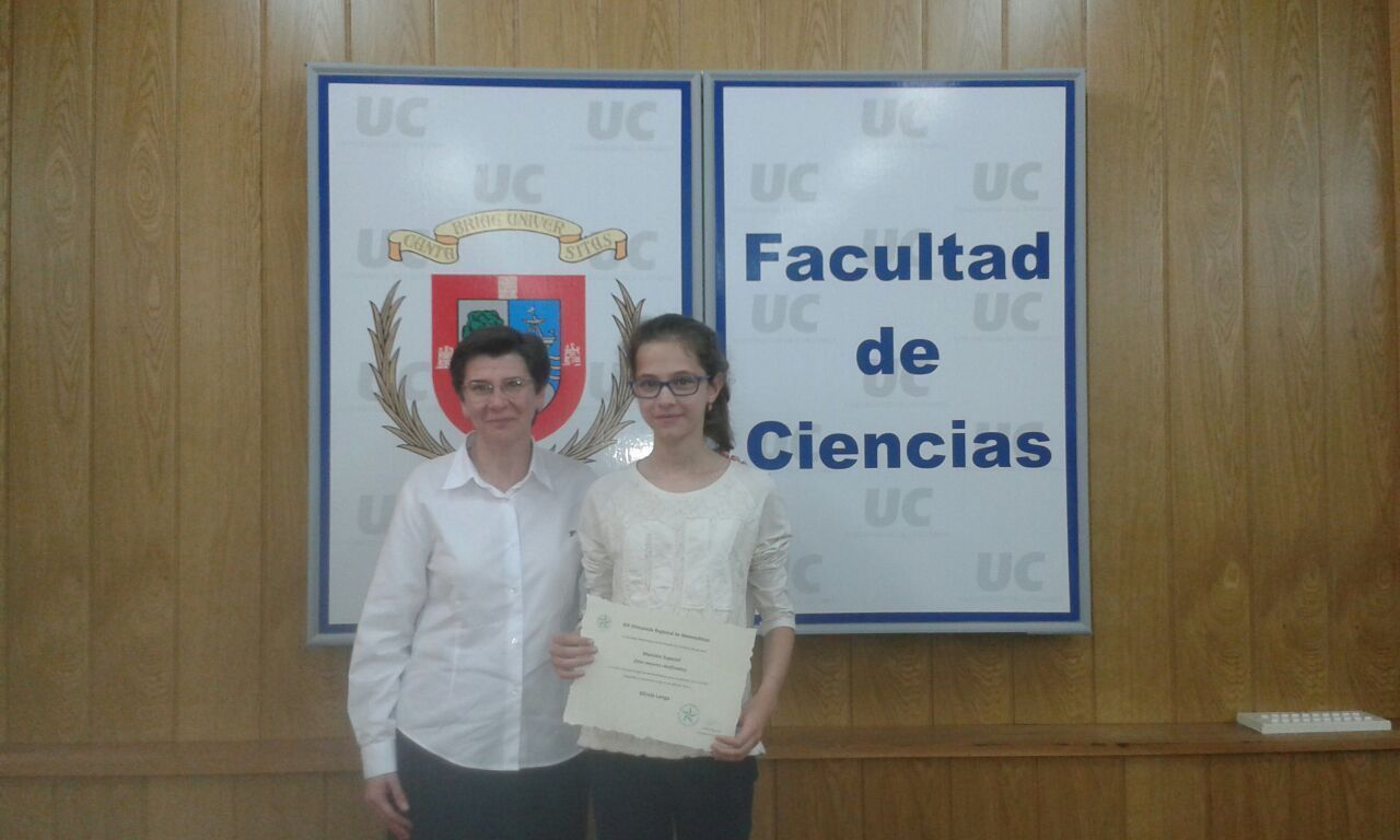 Mirela Langa junto a su profesora de matem&aacute;ticas Sor Pilar Mart&iacute;n