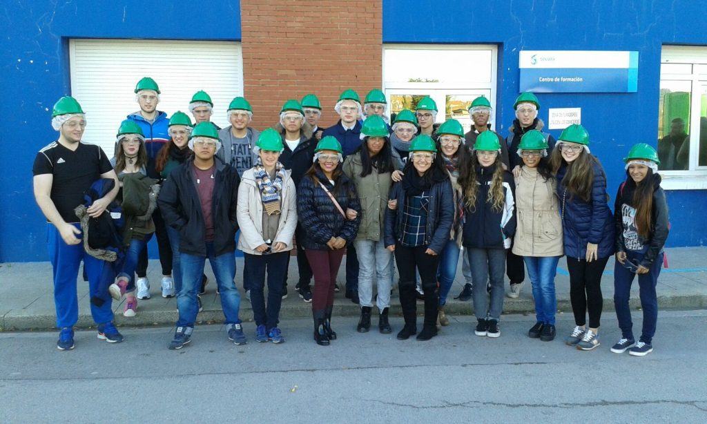 Alumnos del Colegio San José de Santander visitan Solvay