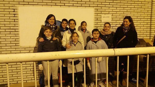 Alumnos del Colegio San Jos&eacute; posan junto a Gema Igual, alcaldesa de Santander
